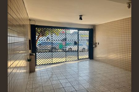 Casa para alugar com 4 quartos, 300m² em Parque dos Bancarios, São Paulo