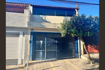 Casa para alugar com 4 quartos, 300m² em Parque dos Bancarios, São Paulo