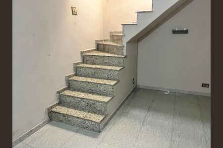 Casa para alugar com 4 quartos, 300m² em Parque dos Bancarios, São Paulo