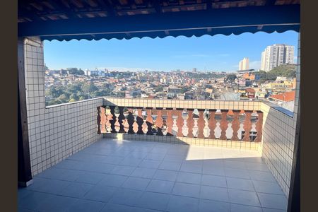 Casa para alugar com 4 quartos, 300m² em Parque dos Bancarios, São Paulo