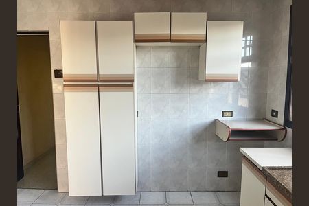 Casa para alugar com 4 quartos, 300m² em Parque dos Bancarios, São Paulo