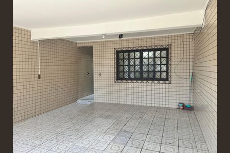 Casa para alugar com 4 quartos, 300m² em Parque dos Bancarios, São Paulo