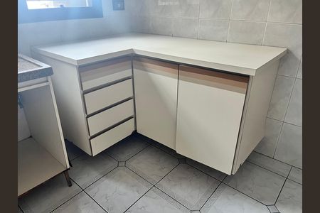 Casa para alugar com 4 quartos, 300m² em Parque dos Bancarios, São Paulo