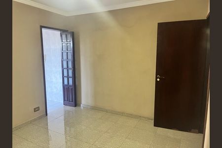 Casa para alugar com 4 quartos, 300m² em Parque dos Bancarios, São Paulo