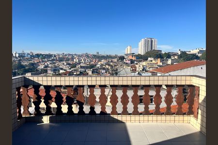 Casa para alugar com 4 quartos, 300m² em Parque dos Bancarios, São Paulo