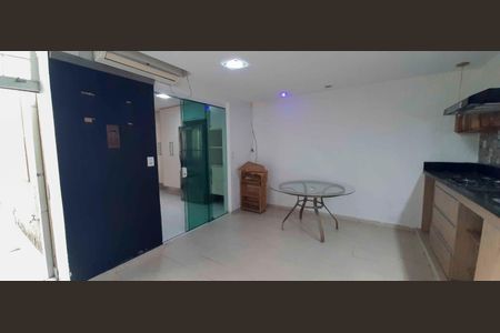 Casa à venda com 3 quartos, 125m² em Jardim Ester Yolanda, São Paulo