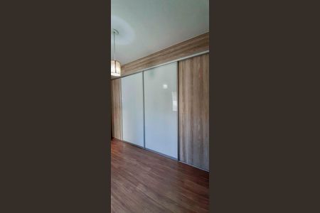 Suíte de casa à venda com 3 quartos, 125m² em Jardim Ester Yolanda, São Paulo