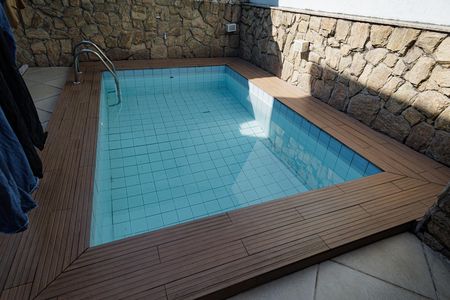 Casa à venda com 180m², 3 quartos e 2 vagas Casa à venda com 180m², 3 quartos e 2 vagasPiscina