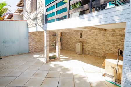 Casa à venda com 180m², 3 quartos e 2 vagas Casa à venda com 180m², 3 quartos e 2 vagasGaragem