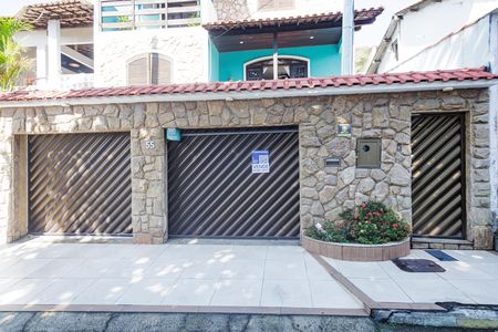 Casa à venda com 180m², 3 quartos e 2 vagas Casa à venda com 180m², 3 quartos e 2 vagasPlaca instalada no dia 07/07/2026 código IWCK - 111