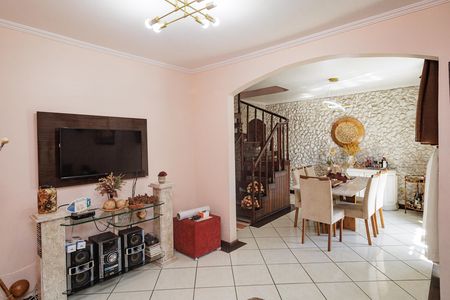 Casa à venda com 180m², 3 quartos e 2 vagas Casa à venda com 180m², 3 quartos e 2 vagasSala