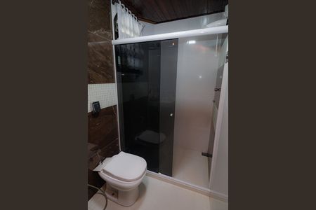 Casa à venda com 180m², 3 quartos e 2 vagas Casa à venda com 180m², 3 quartos e 2 vagasBanheiro