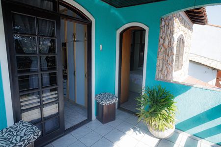 Casa à venda com 180m², 3 quartos e 2 vagas Casa à venda com 180m², 3 quartos e 2 vagasVaranda do quarto