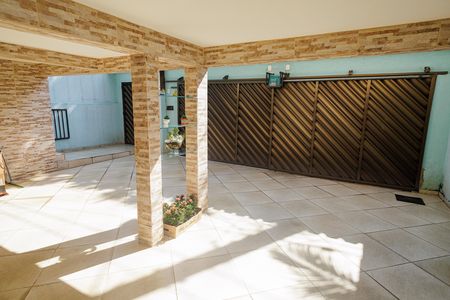 Garagem de casa à venda com 3 quartos, 180m² em Campo Grande, Rio de Janeiro