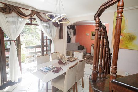 Casa à venda com 180m², 3 quartos e 2 vagas Casa à venda com 180m², 3 quartos e 2 vagasSala de Jantar