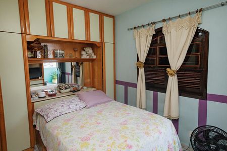 Casa à venda com 180m², 3 quartos e 2 vagas Casa à venda com 180m², 3 quartos e 2 vagasQuarto 1