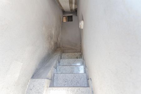 Casa à venda com 120m², 2 quartos e 1 vaga Casa à venda com 120m², 2 quartos e 1 vagaEscada de Entrada