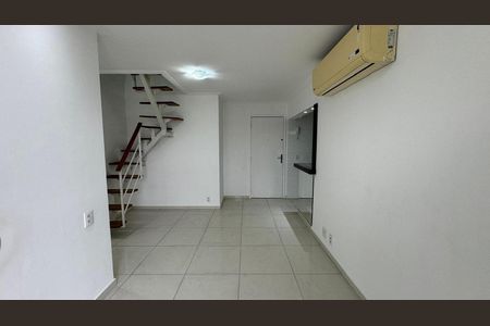 Apartamento à venda com 105m², 3 quartos e 2 vagas Apartamento à venda com 105m², 3 quartos e 2 vagasSala