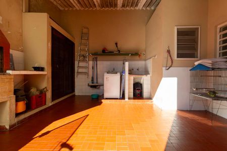 Quintal e área de serviço de casa à venda com 3 quartos, 220m² em Parque São Jorge, São Paulo