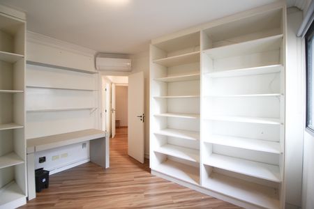Apartamento à venda com 82m², 2 quartos e 2 vagas Apartamento à venda com 82m², 2 quartos e 2 vagasQuarto 2
