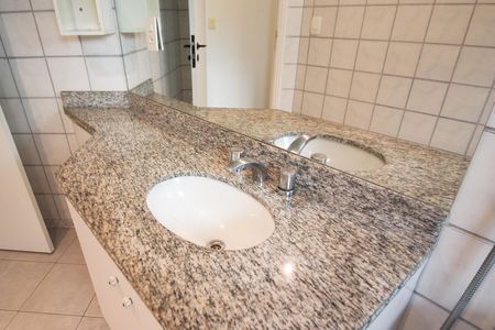 Apartamento à venda com 82m², 2 quartos e 2 vagas Apartamento à venda com 82m², 2 quartos e 2 vagasBanheiro
