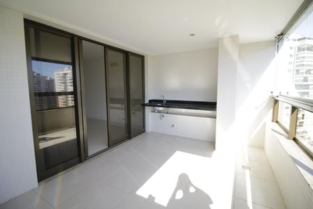 Apartamento para alugar com 131m², 3 quartos e 2 vagasVaranda