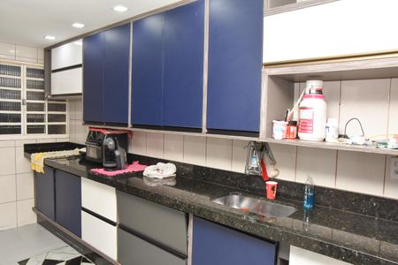 Casa à venda com 154m², 3 quartos e 3 vagas Casa à venda com 154m², 3 quartos e 3 vagasCozinha - Armários e pia