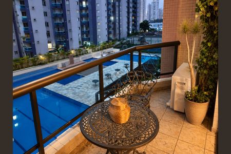 Apartamento à venda com 138m², 4 quartos e 3 vagas Apartamento à venda com 138m², 4 quartos e 3 vagasVaranda