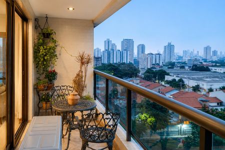 Apartamento à venda com 138m², 4 quartos e 3 vagas Apartamento à venda com 138m², 4 quartos e 3 vagasVaranda