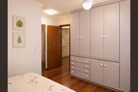 Apartamento à venda com 138m², 4 quartos e 3 vagas Apartamento à venda com 138m², 4 quartos e 3 vagasSuíte