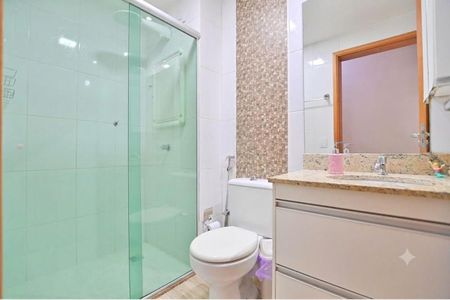 Banheiro de apartamento à venda com 2 quartos, 89m² em QNC 1, Brasília