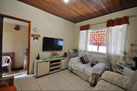 Casa à venda com 102m², 2 quartos e 1 vagaSala