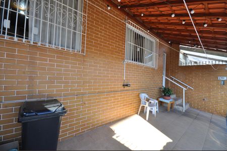 Casa à venda com 102m², 2 quartos e 1 vagaGaragem
