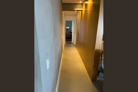Corredor de apartamento à venda com 3 quartos, 213m² em Cambuí, Campinas