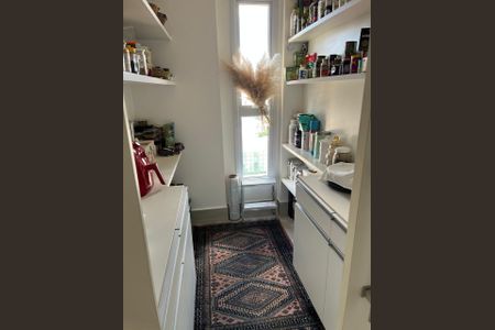 Cozinha de apartamento à venda com 3 quartos, 213m² em Cambuí, Campinas