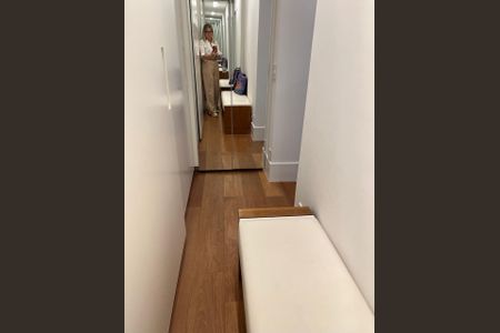Corredor de apartamento à venda com 3 quartos, 213m² em Cambuí, Campinas