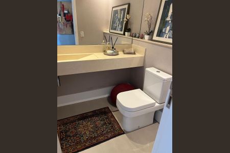 Apartamento à venda com 213m², 3 quartos e 4 vagasBanheiro