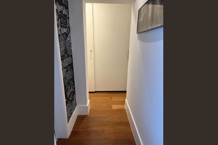 Corredor de apartamento à venda com 3 quartos, 213m² em Cambuí, Campinas
