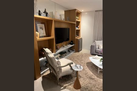 Sala  de apartamento à venda com 3 quartos, 213m² em Cambuí, Campinas