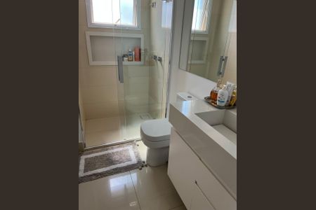 Apartamento à venda com 213m², 3 quartos e 4 vagasBanheiro 