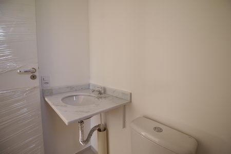 Banheiro de apartamento para alugar com 2 quartos, 43m² em Barra Olímpica, Rio de Janeiro