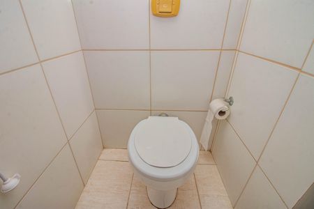 Banheiro - Área de serviço de apartamento para alugar com 2 quartos, 65m² em Petrópolis, Porto Alegre