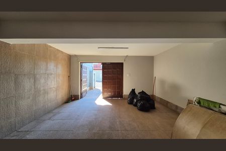 Casa para alugar com 150m², 2 quartos e 3 vagas Casa para alugar com 150m², 2 quartos e 3 vagasGaragem