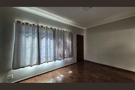 Casa para alugar com 150m², 2 quartos e 3 vagas Casa para alugar com 150m², 2 quartos e 3 vagasSala