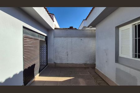 Casa para alugar com 150m², 2 quartos e 3 vagas Casa para alugar com 150m², 2 quartos e 3 vagasArea externa