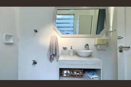 Banheiro 2 de casa à venda com 3 quartos, 135m² em Sumaré, São Paulo