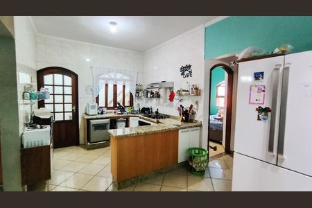 Casa para alugar com 400m², 4 quartos e 8 vagas Casa para alugar com 400m², 4 quartos e 8 vagasCozinha 1