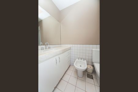 Casa de condomínio à venda com 173m², 3 quartos e 2 vagas Casa de condomínio à venda com 173m², 3 quartos e 2 vagasBanheiro suite 2