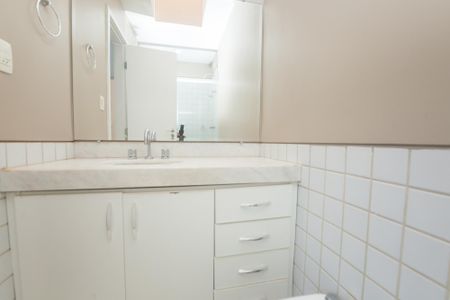 Casa de condomínio à venda com 173m², 3 quartos e 2 vagas Casa de condomínio à venda com 173m², 3 quartos e 2 vagasBanheiro suite 2