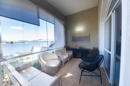 Casa de condomínio à venda com 173m², 3 quartos e 2 vagas Casa de condomínio à venda com 173m², 3 quartos e 2 vagasVaranda da Sala